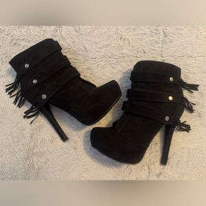 JustFab Black Faux Suede High Heel Ankle Boots w/ Side Zip & Fringe Details 7.5